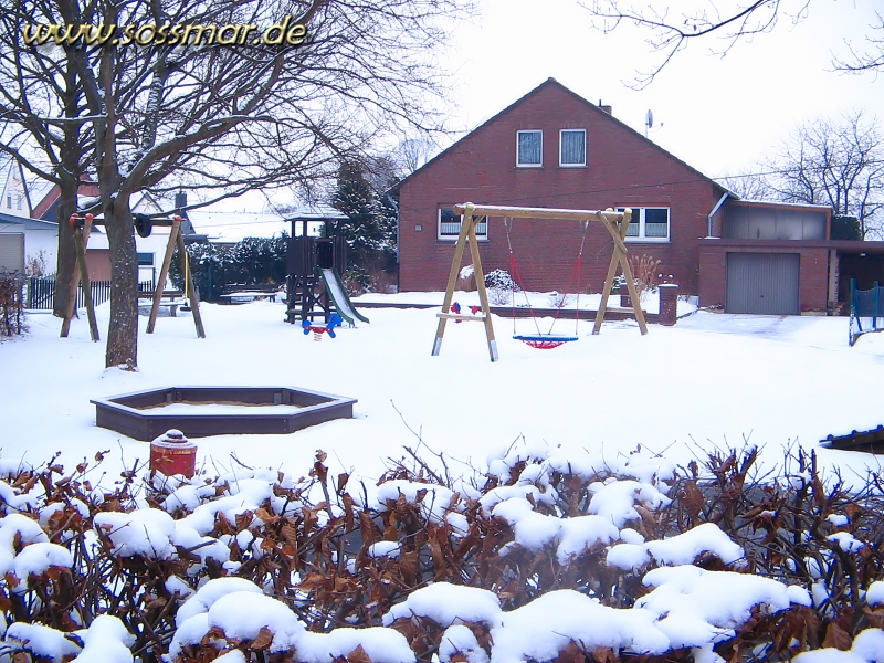 Der neu gestaltete Spielplatz am Brinkgarten - im Schnee       (aufgenommen am 10.02.2010)